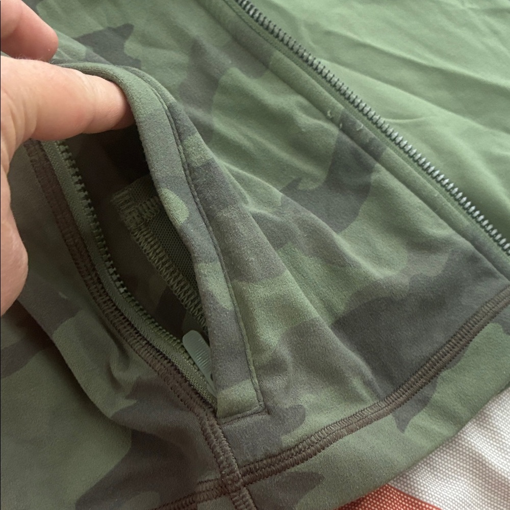 Lululemon Women's Camouflage Jacket - Picture 2 of 5